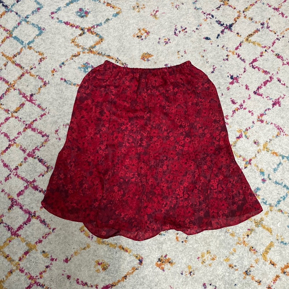 A 90’s low knee length skirt. Size 4 (if a 6 it MIGHT fit)